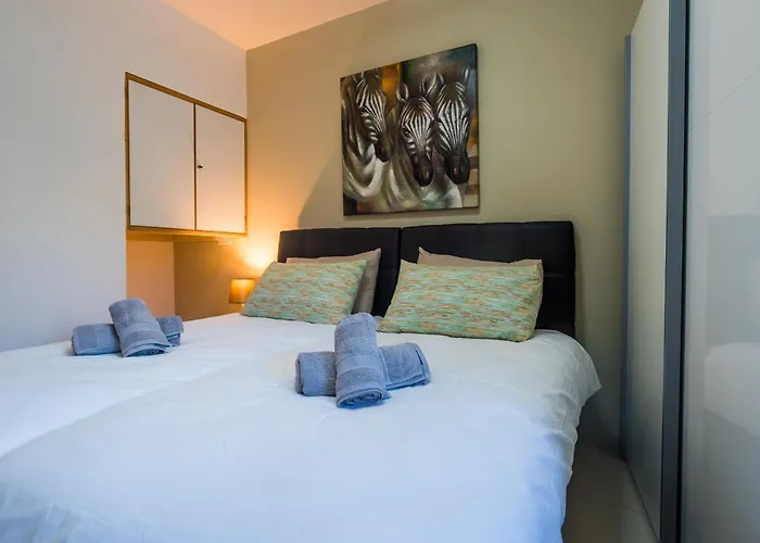 Sh5a - Qawra 2 Bedroom In Prime Location Apartment *