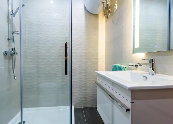 Sh5a - Qawra 2 Bedroom In Prime Location Apartment *