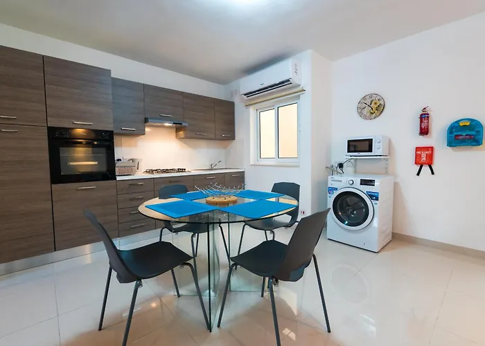 Sh5a - Qawra 2 Bedroom In Prime Location Apartment St. Paul's Bay