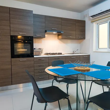 Sh5a - Qawra 2 Bedroom In Prime Location St. Paul's Bay